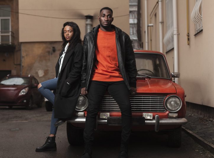 afroamerican-models-posing-car